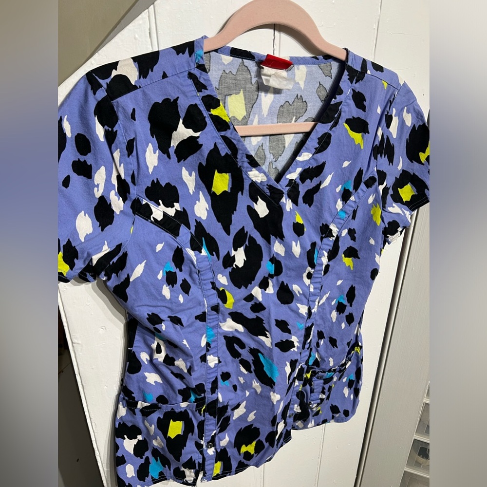 Scrub top